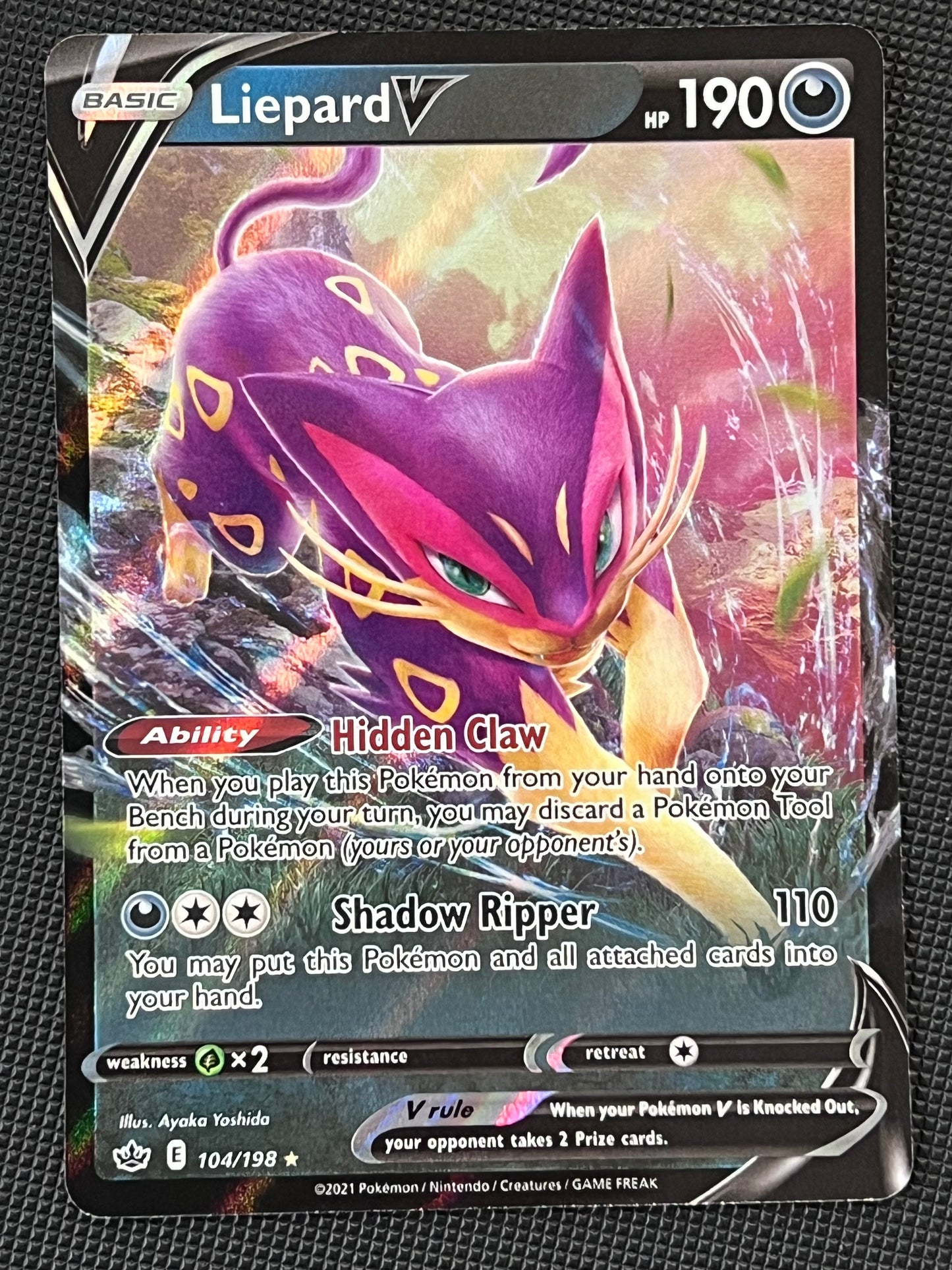 Liepard V - 104/198 Chilling Reign Rare Holo V